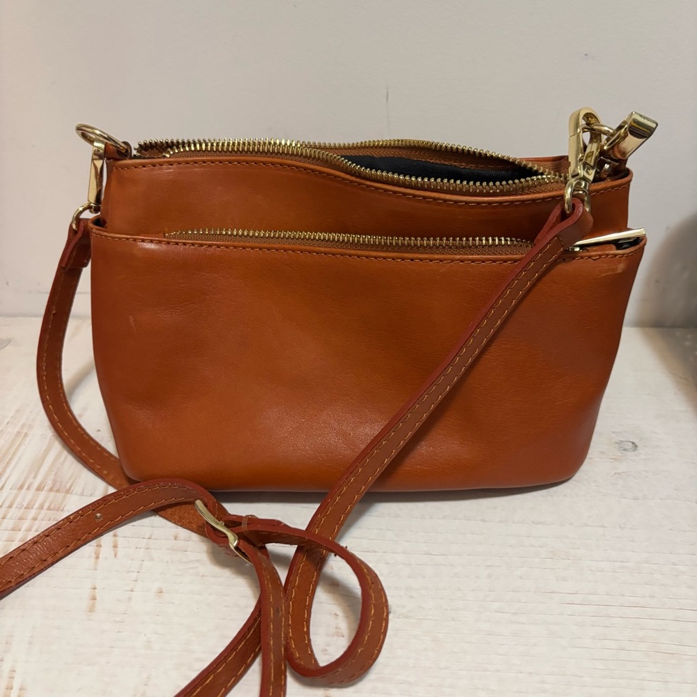 Divina Firenze Leather Crossbody Bag